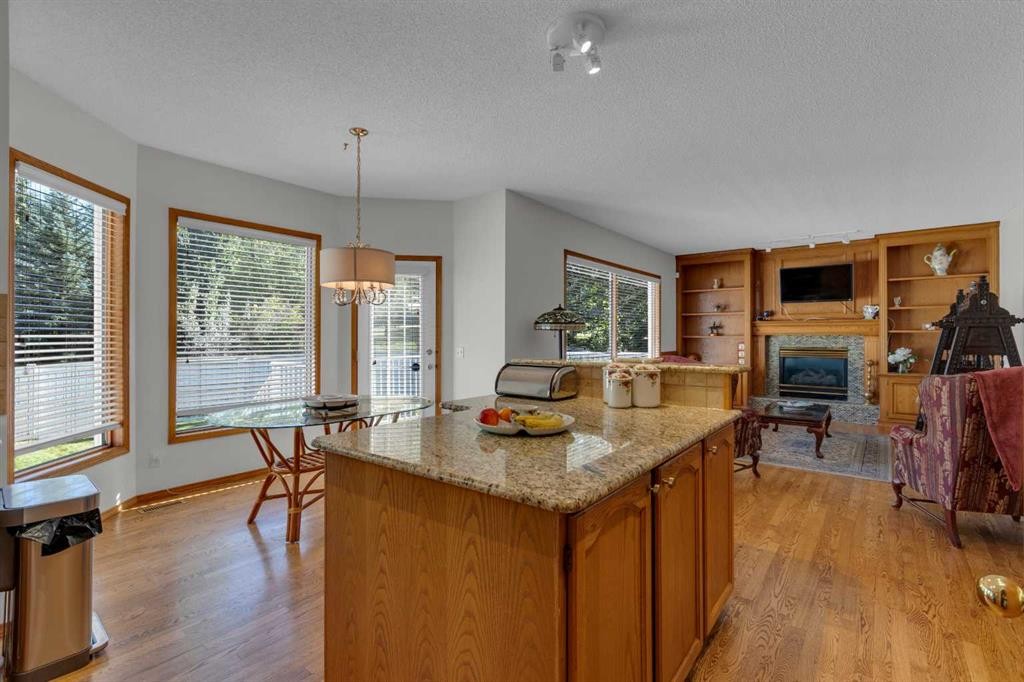 271 Mountain Park Drive Se, Calgary, AB - Indoor With Fireplace