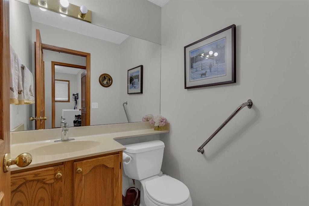271 Mountain Park Drive Se, Calgary, AB - Indoor Photo Showing Bathroom