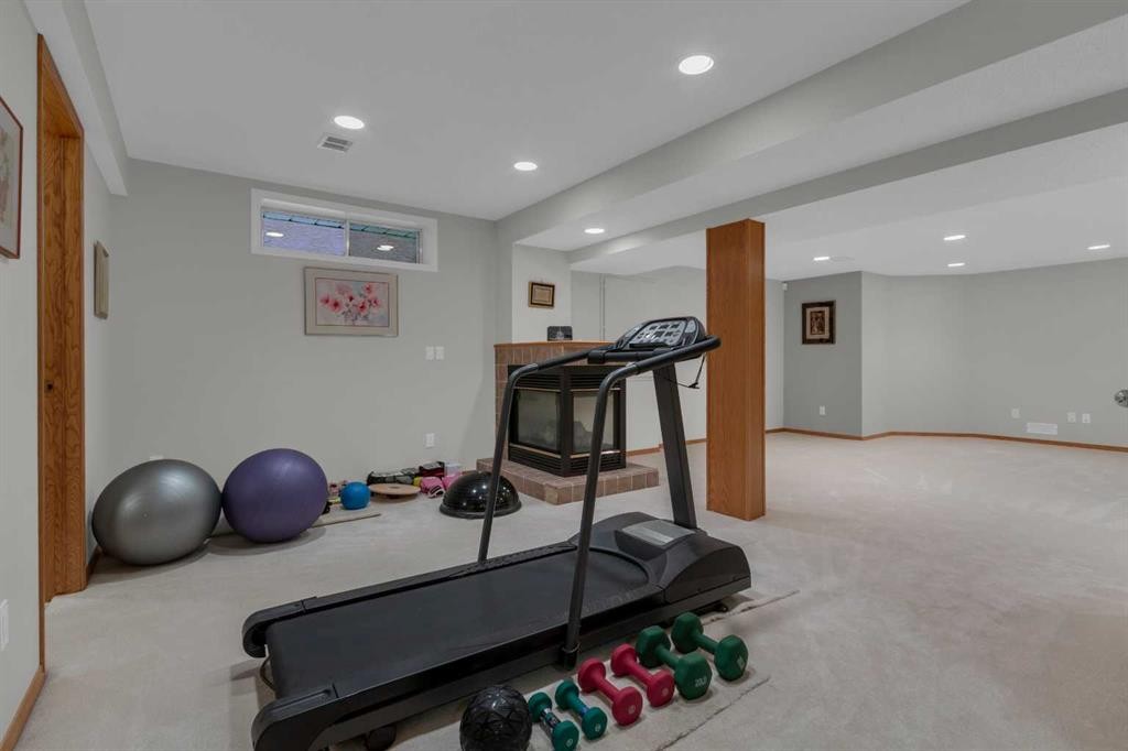 271 Mountain Park Drive Se, Calgary, AB - Indoor