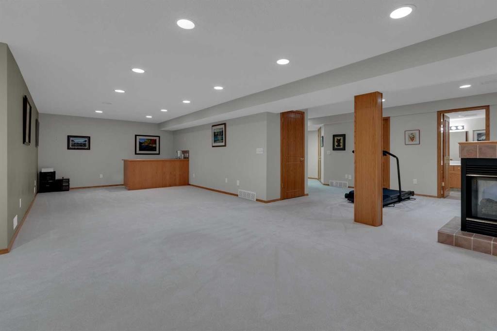 271 Mountain Park Drive Se, Calgary, AB - Indoor