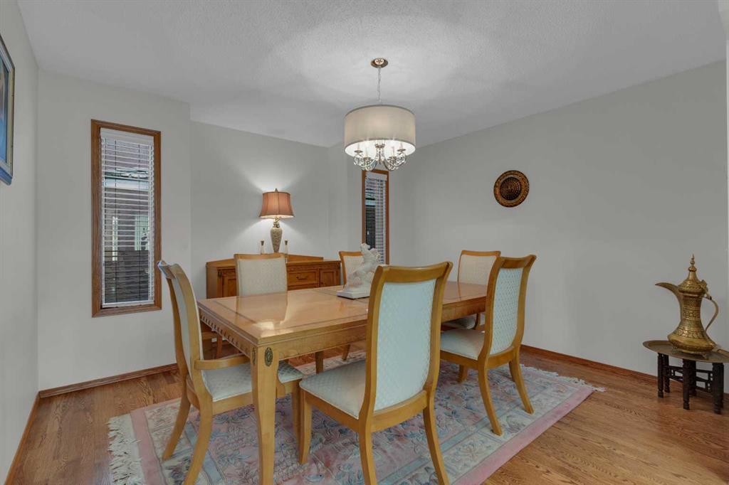271 Mountain Park Drive Se, Calgary, AB - Indoor Photo Showing Dining Room