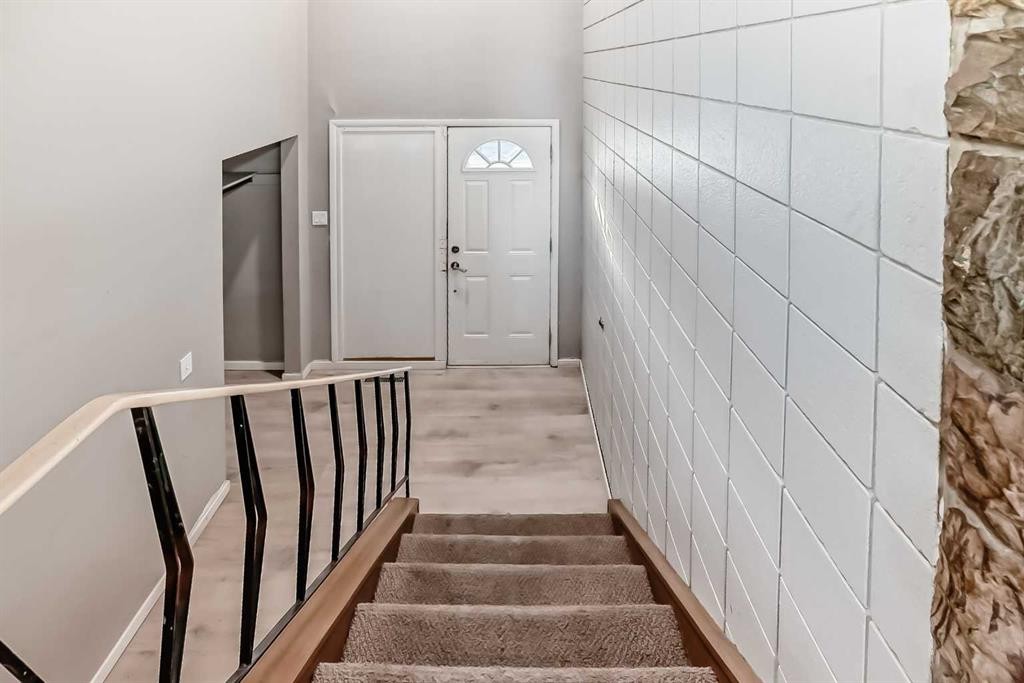 724 Millar Road Ne, Calgary, AB - Indoor Photo Showing Other Room