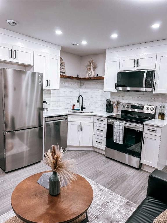 20 Rowley Common Nw, Calgary, AB - Indoor Photo Showing Kitchen With Stainless Steel Kitchen With Upgraded Kitchen