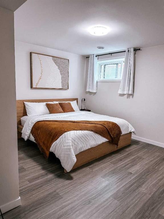 20 Rowley Common Nw, Calgary, AB - Indoor Photo Showing Bedroom