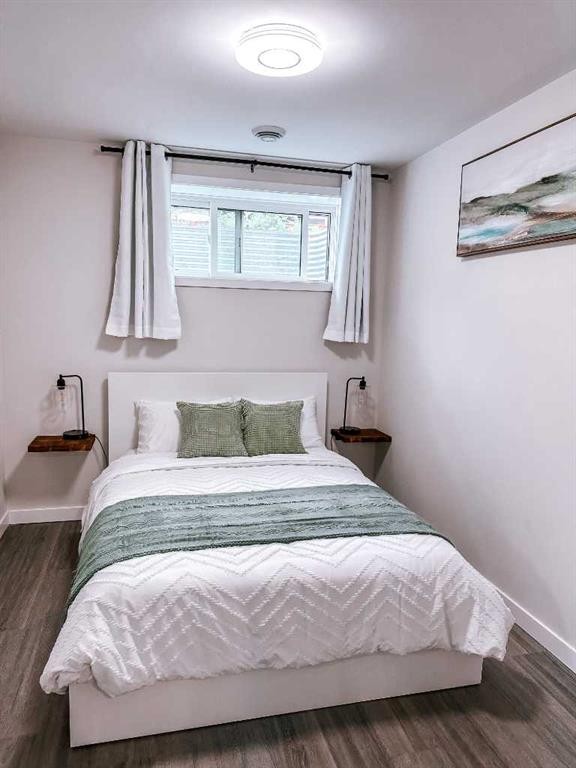 20 Rowley Common Nw, Calgary, AB - Indoor Photo Showing Bedroom