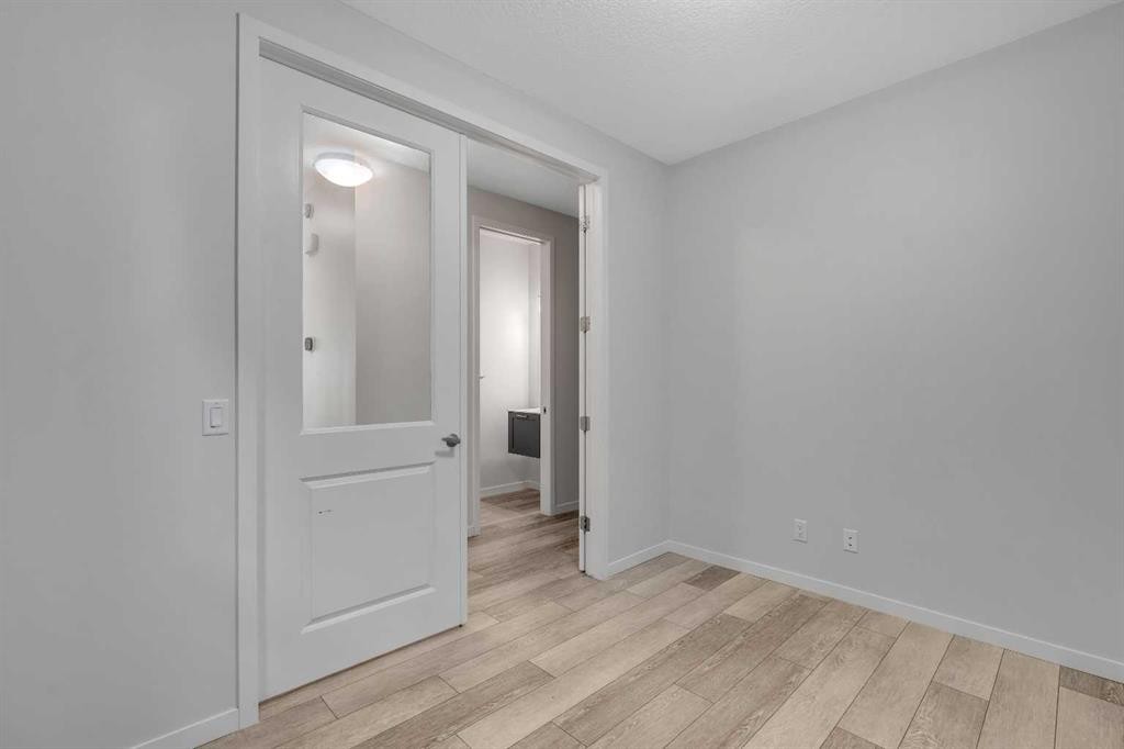20 Rowley Common Nw, Calgary, AB - Indoor Photo Showing Other Room