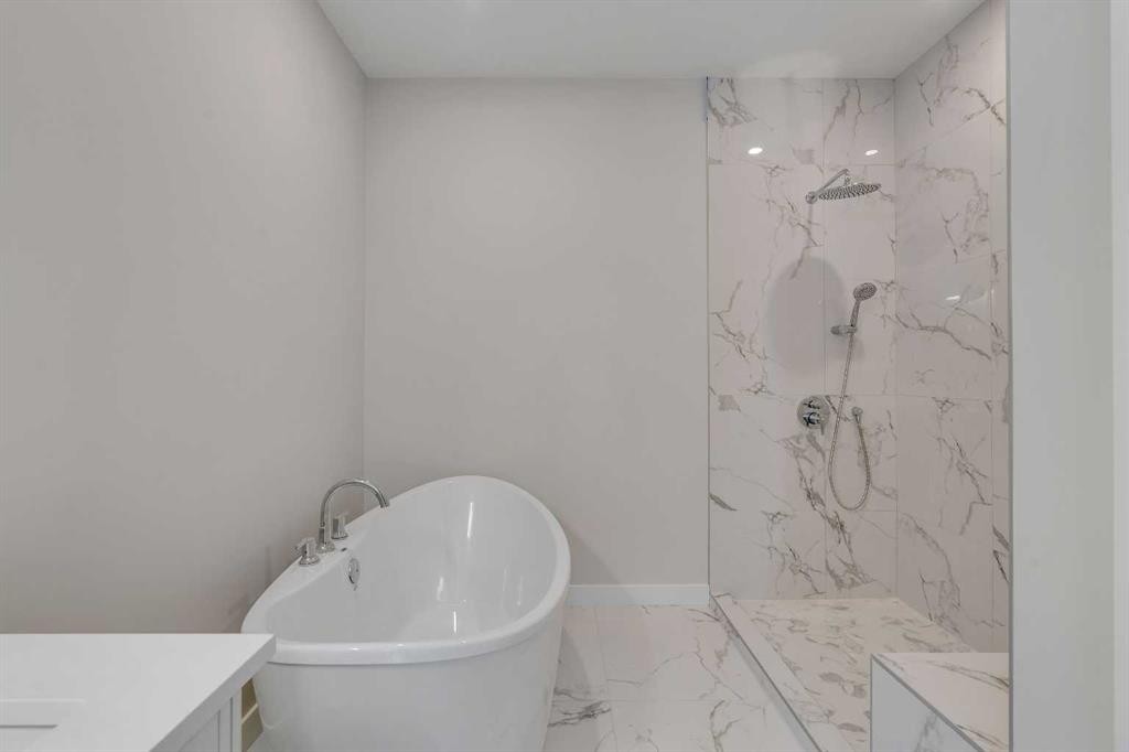 8631 48 Avenue Nw, Calgary, AB - Indoor Photo Showing Bathroom