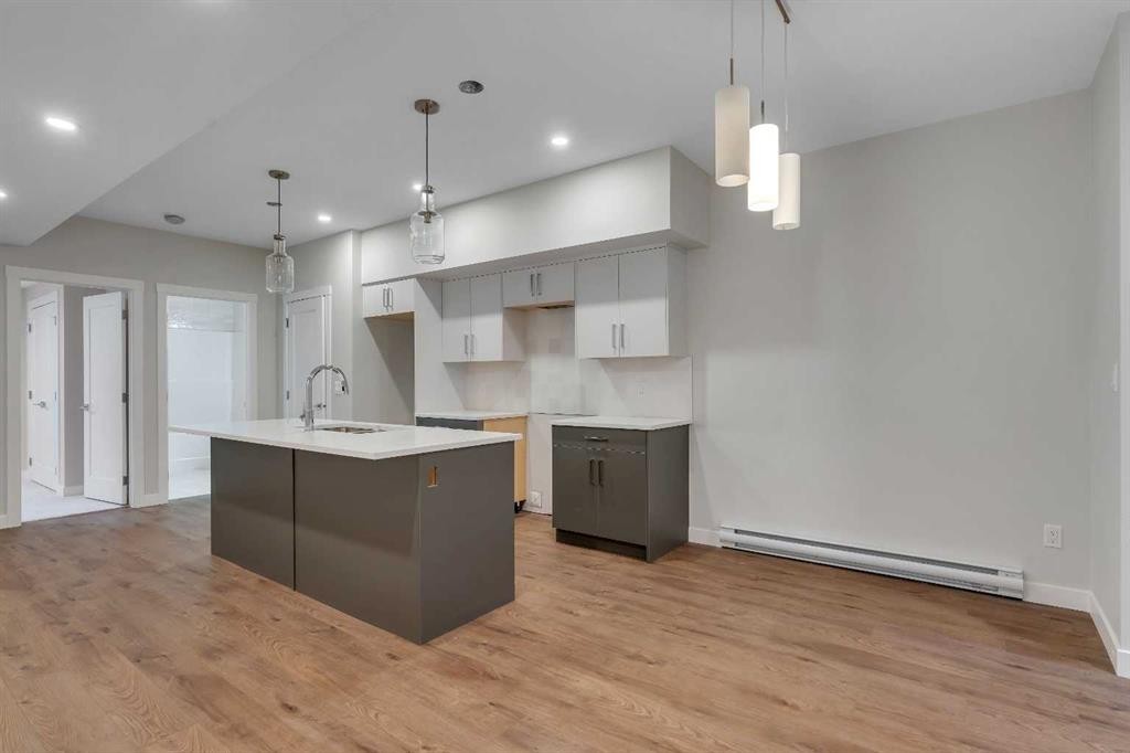 8631 48 Avenue Nw, Calgary, AB - Indoor Photo Showing Kitchen