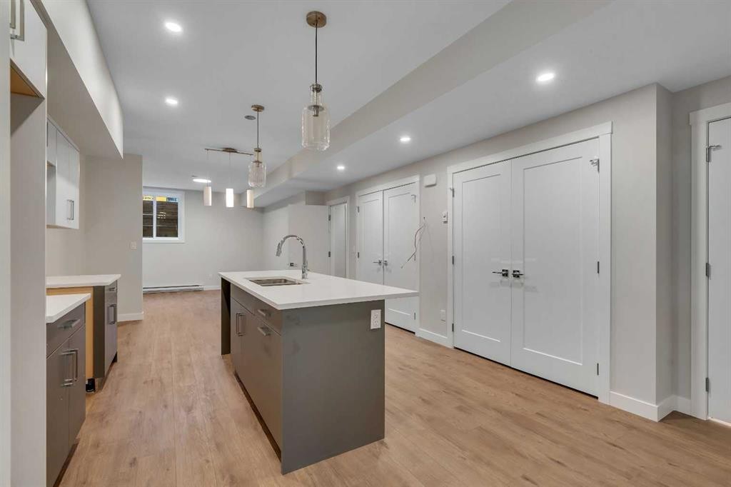 8631 48 Avenue Nw, Calgary, AB - Indoor Photo Showing Kitchen