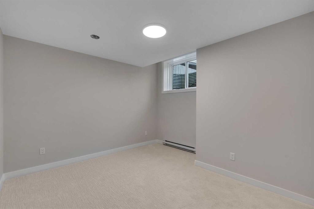 8631 48 Avenue Nw, Calgary, AB - Indoor Photo Showing Other Room