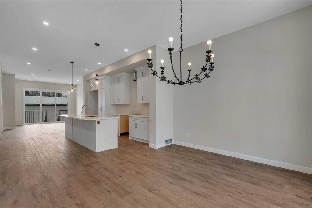 8631 48 Avenue Nw, Calgary, AB - Indoor Photo Showing Kitchen