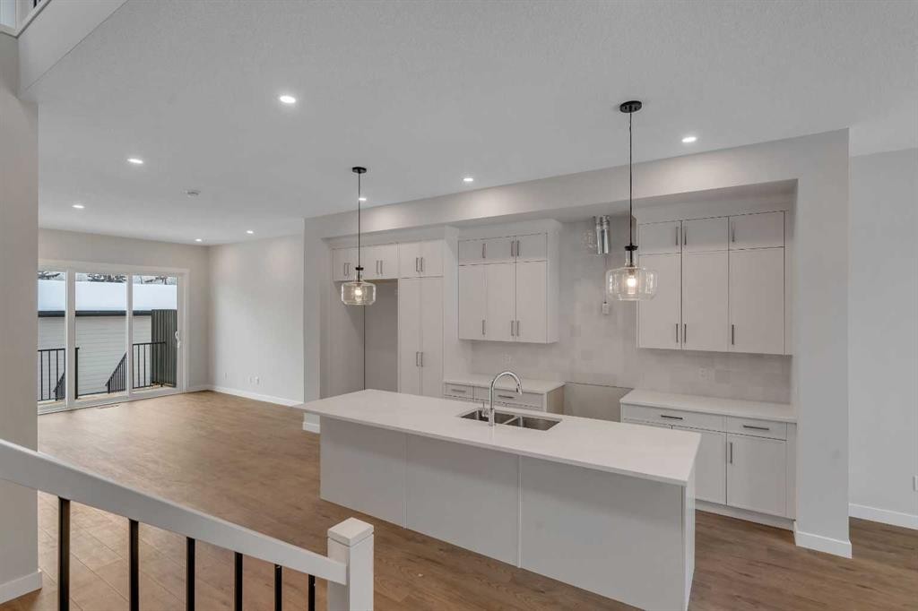 8631 48 Avenue Nw, Calgary, AB - Indoor Photo Showing Kitchen With Double Sink With Upgraded Kitchen