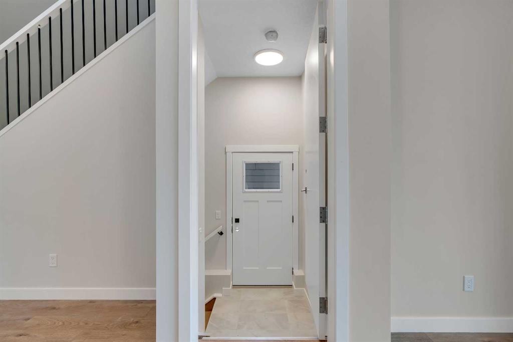 8631 48 Avenue Nw, Calgary, AB - Indoor Photo Showing Other Room