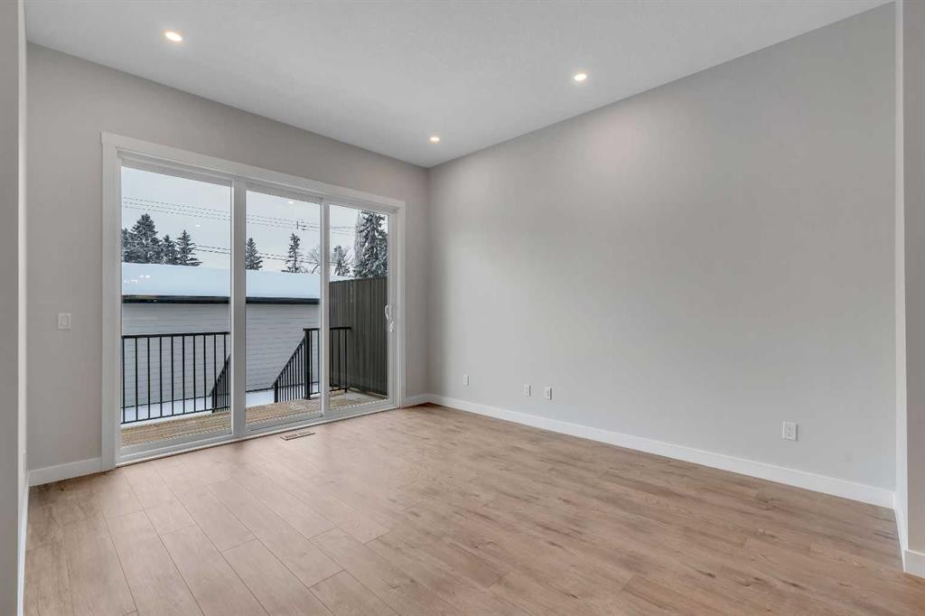 8631 48 Avenue Nw, Calgary, AB - Indoor Photo Showing Other Room