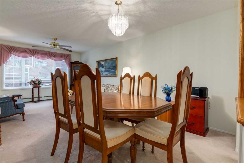3204-3204 Sienna Park Green Sw, Calgary, AB - Indoor Photo Showing Dining Room