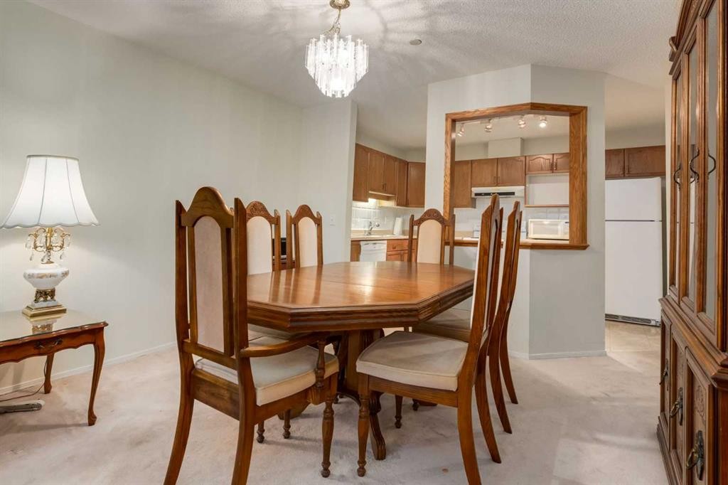 3204-3204 Sienna Park Green Sw, Calgary, AB - Indoor Photo Showing Dining Room