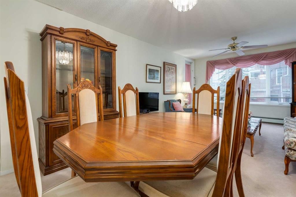 3204-3204 Sienna Park Green Sw, Calgary, AB - Indoor Photo Showing Dining Room