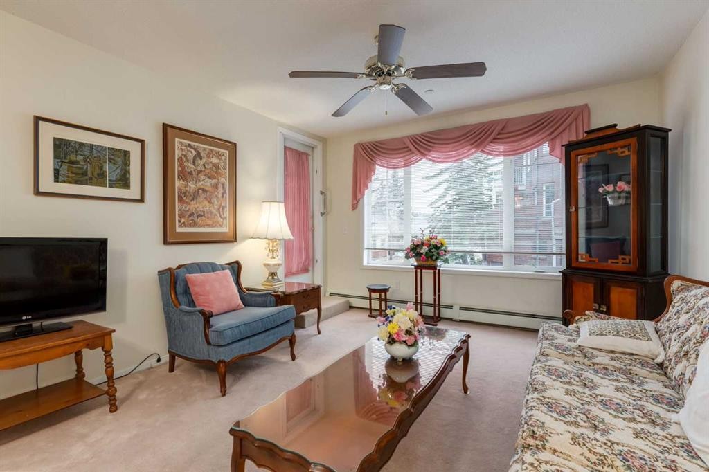 3204-3204 Sienna Park Green Sw, Calgary, AB - Indoor Photo Showing Living Room