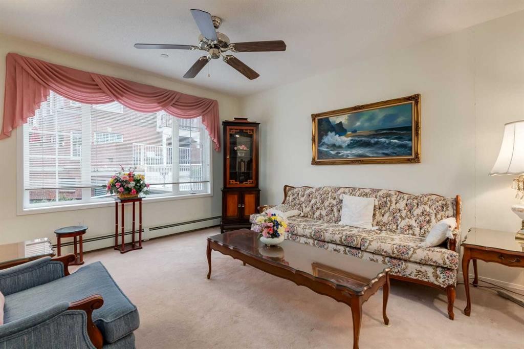 3204-3204 Sienna Park Green Sw, Calgary, AB - Indoor Photo Showing Living Room