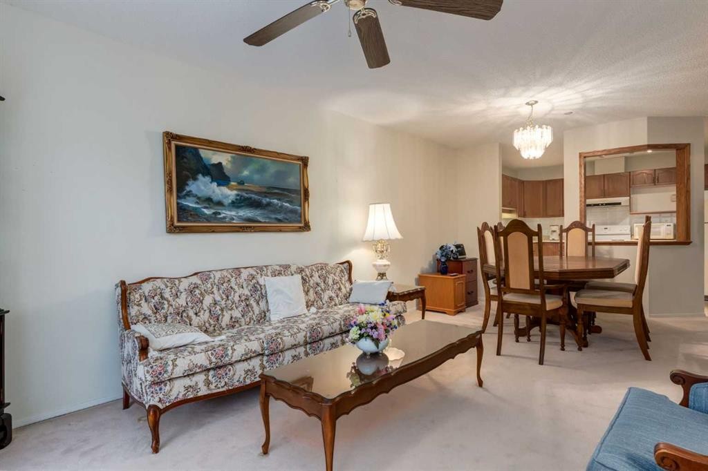 3204-3204 Sienna Park Green Sw, Calgary, AB - Indoor Photo Showing Living Room