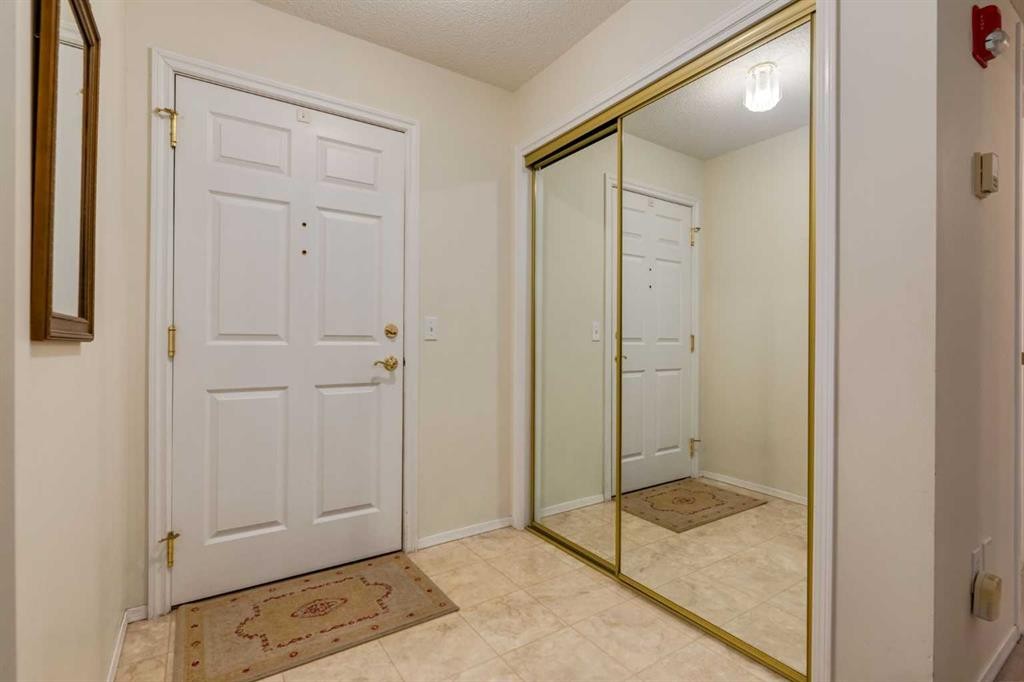 3204-3204 Sienna Park Green Sw, Calgary, AB - Indoor Photo Showing Other Room