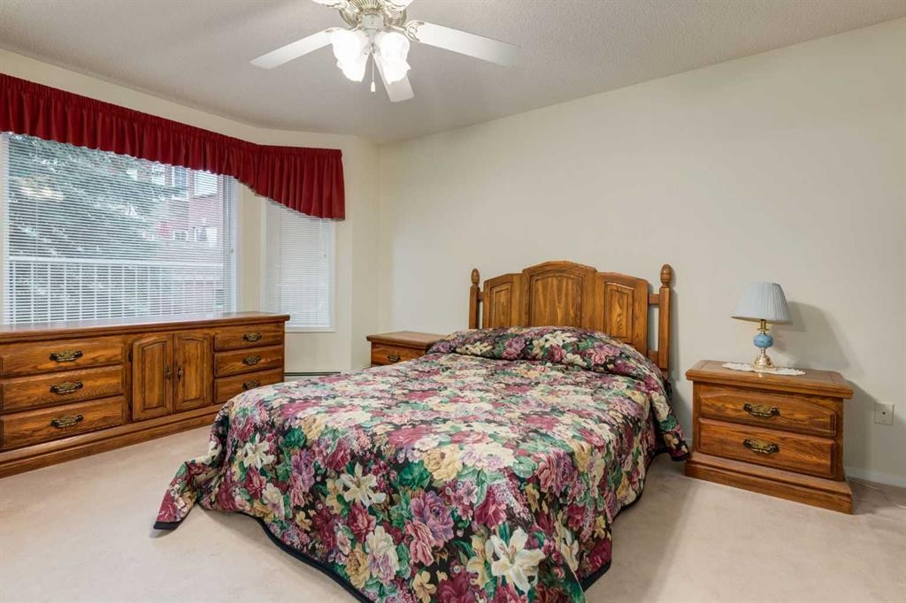 3204-3204 Sienna Park Green Sw, Calgary, AB - Indoor Photo Showing Bedroom