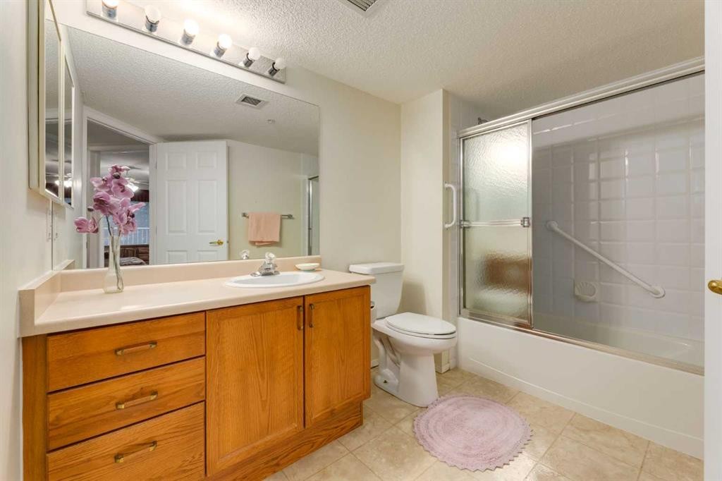 3204-3204 Sienna Park Green Sw, Calgary, AB - Indoor Photo Showing Bathroom