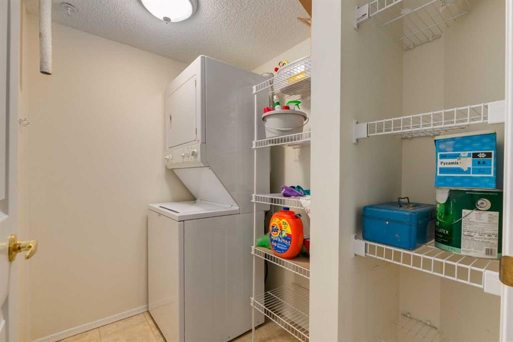 3204-3204 Sienna Park Green Sw, Calgary, AB - Indoor Photo Showing Laundry Room