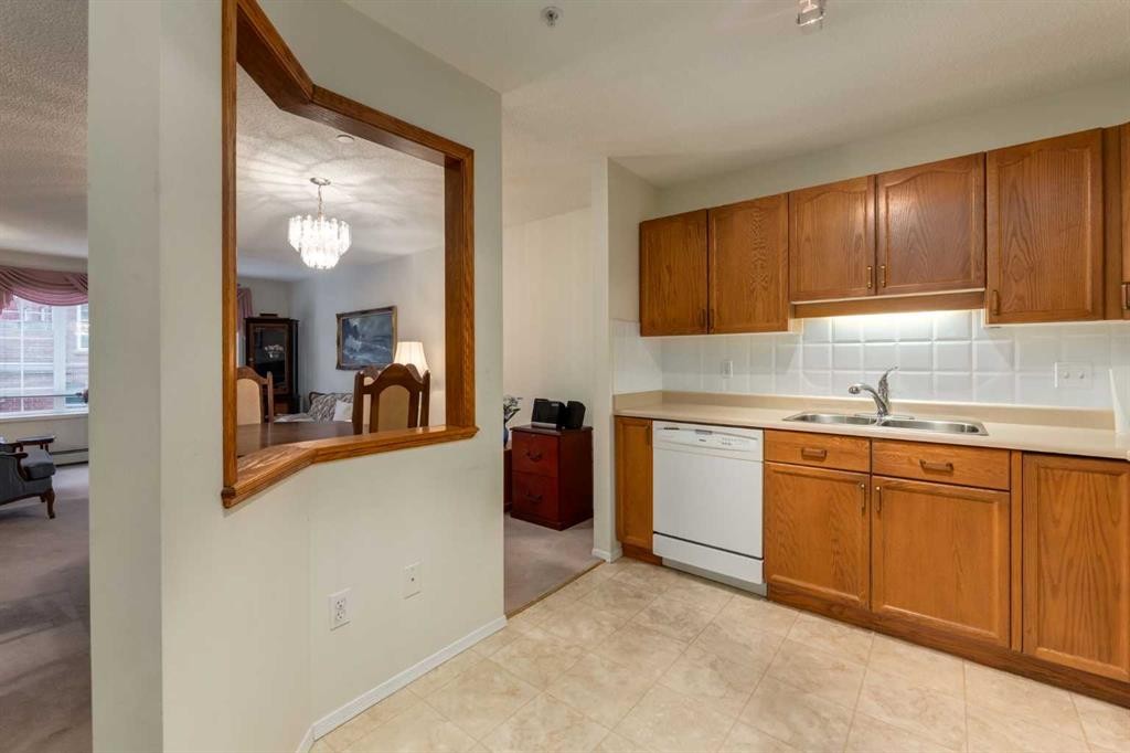 3204-3204 Sienna Park Green Sw, Calgary, AB - Indoor Photo Showing Kitchen With Double Sink