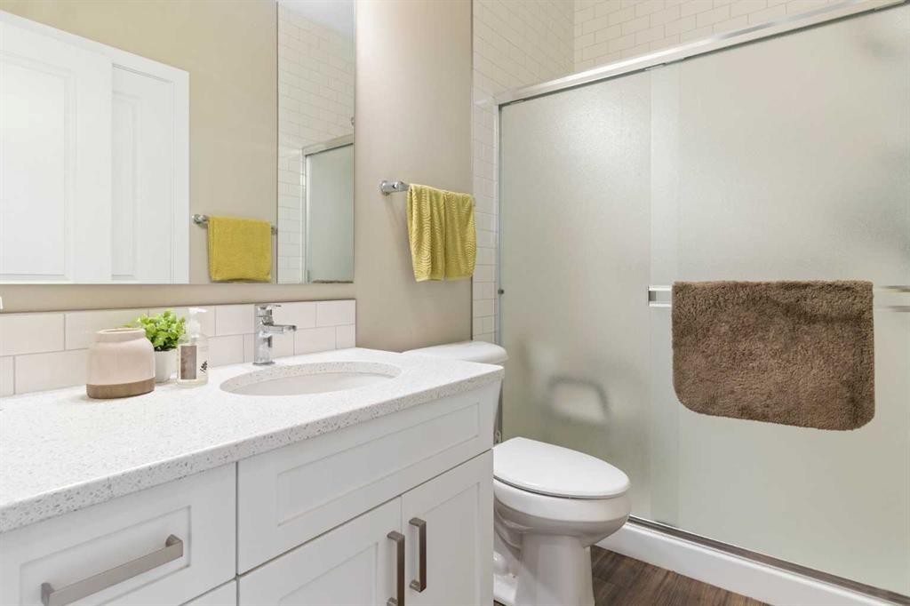 33 Silverado Crest Bay Sw, Calgary, AB - Indoor Photo Showing Bathroom