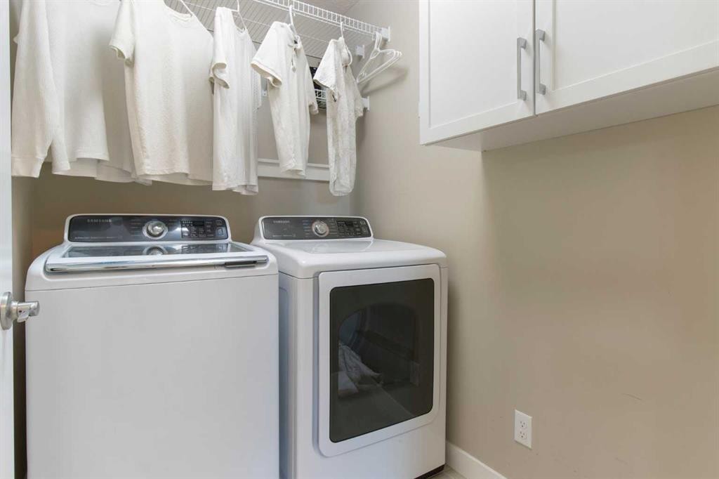 33 Silverado Crest Bay Sw, Calgary, AB - Indoor Photo Showing Laundry Room
