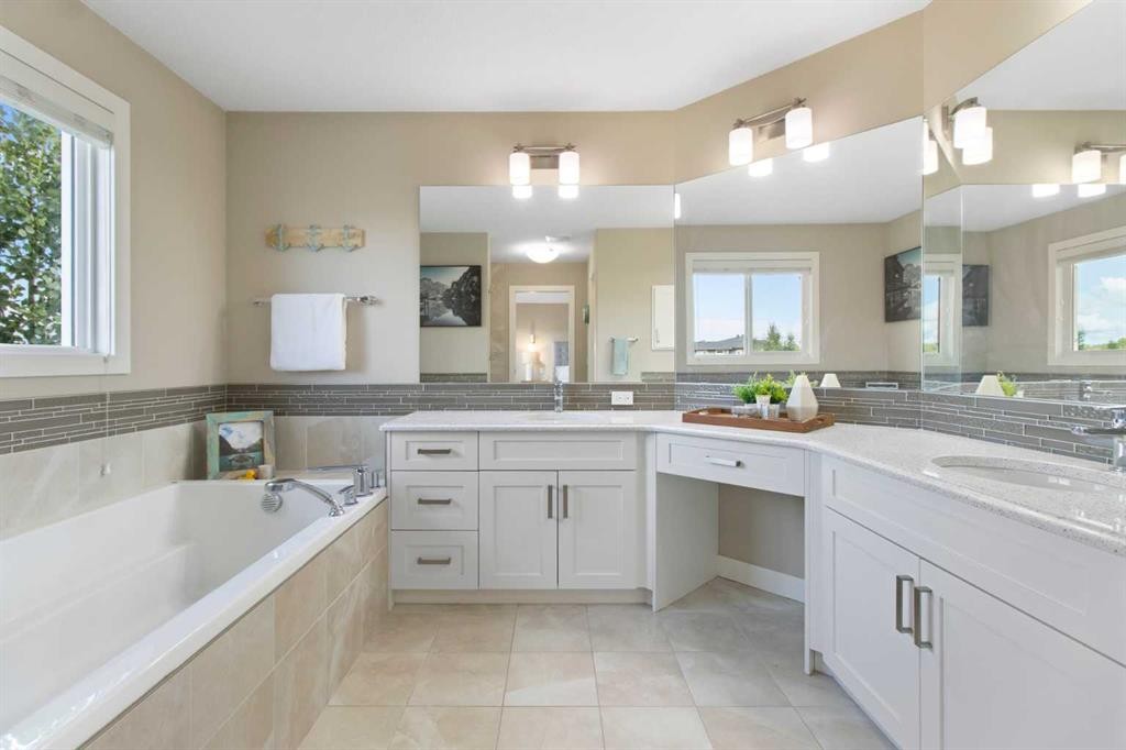 33 Silverado Crest Bay Sw, Calgary, AB - Indoor Photo Showing Bathroom