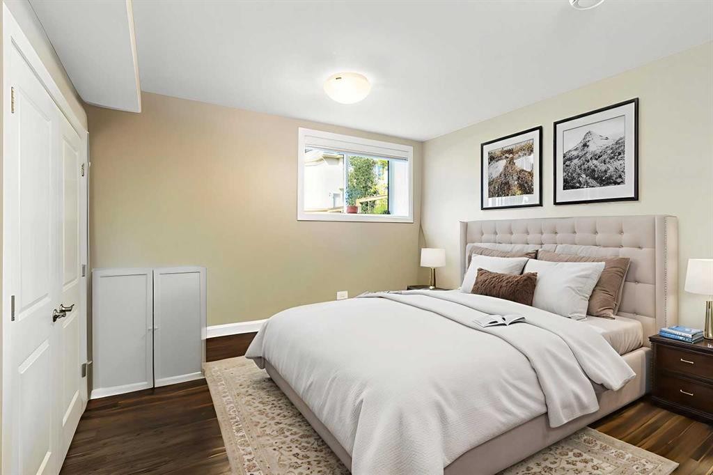 33 Silverado Crest Bay Sw, Calgary, AB - Indoor Photo Showing Bedroom