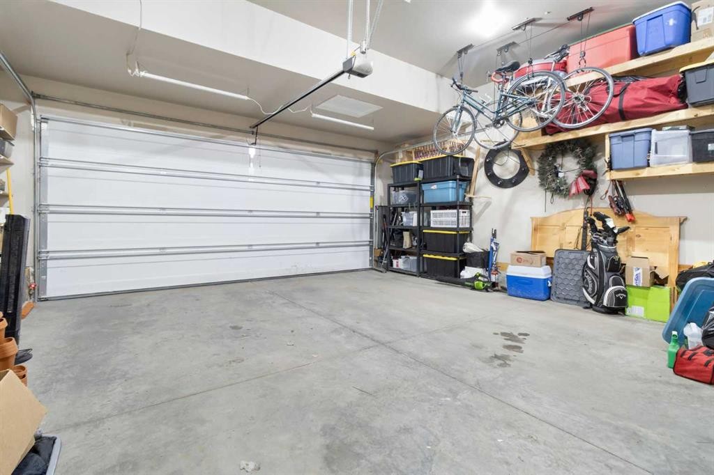 33 Silverado Crest Bay Sw, Calgary, AB - Indoor Photo Showing Garage