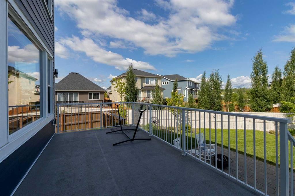 33 Silverado Crest Bay Sw, Calgary, AB - Outdoor