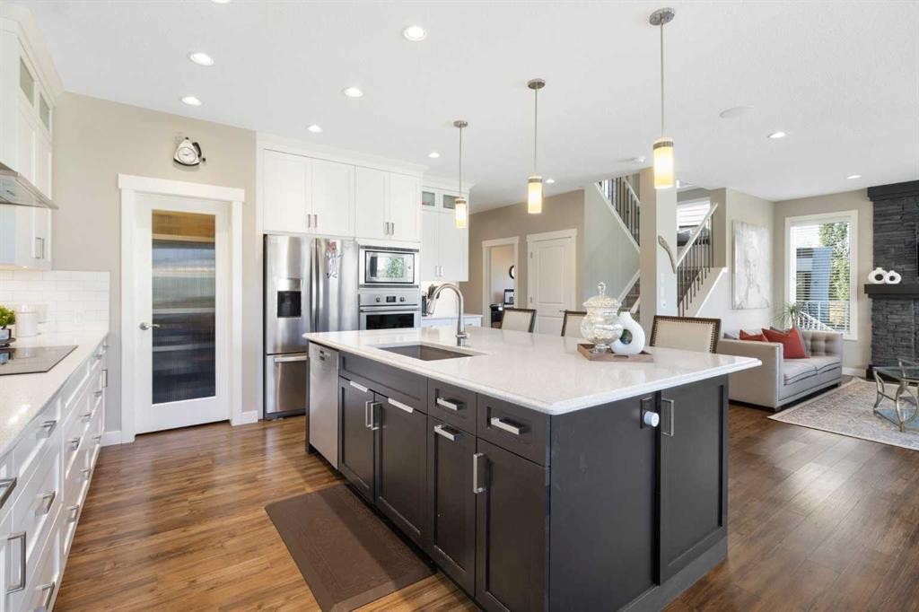 33 Silverado Crest Bay Sw, Calgary, AB - Indoor Photo Showing Kitchen With Upgraded Kitchen