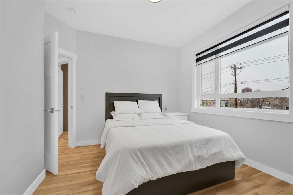 216 99 Avenue Se, Calgary, AB - Indoor Photo Showing Bedroom
