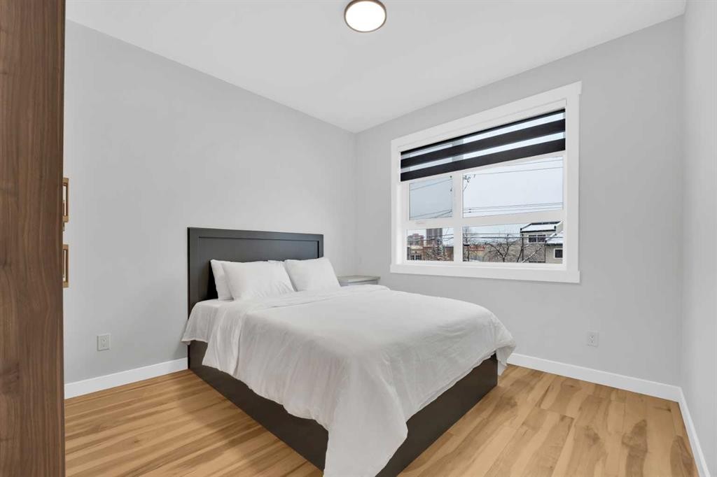 216 99 Avenue Se, Calgary, AB - Indoor Photo Showing Bedroom