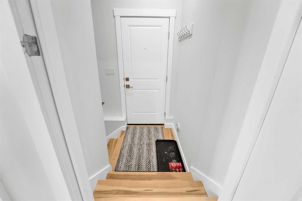 216 99 Avenue Se, Calgary, AB - Indoor Photo Showing Other Room