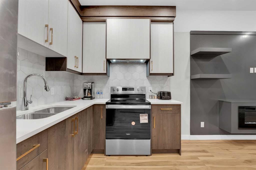 216 99 Avenue Se, Calgary, AB - Indoor Photo Showing Kitchen With Double Sink With Upgraded Kitchen