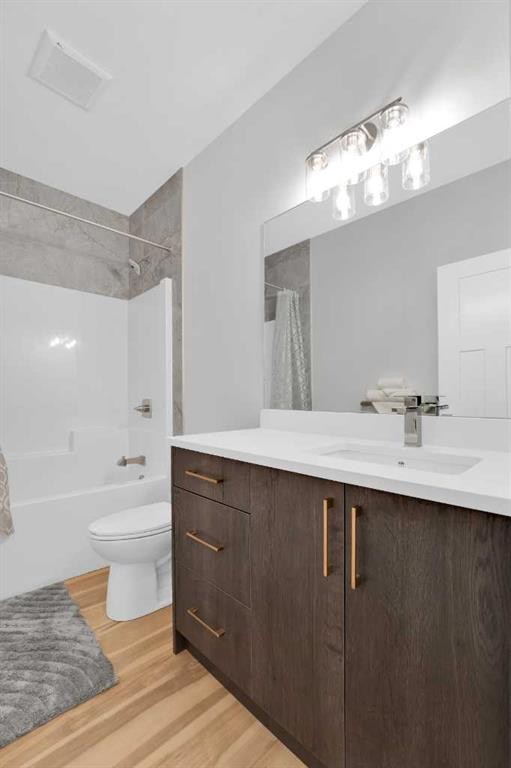 216 99 Avenue Se, Calgary, AB - Indoor Photo Showing Bathroom
