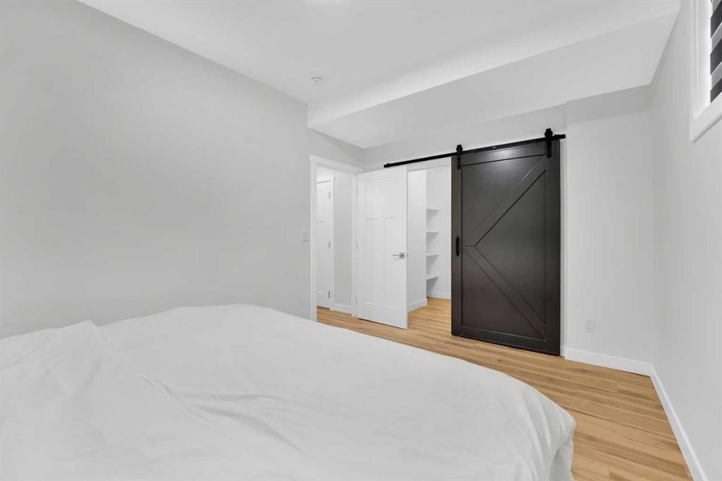 216 99 Avenue Se, Calgary, AB - Indoor Photo Showing Bedroom
