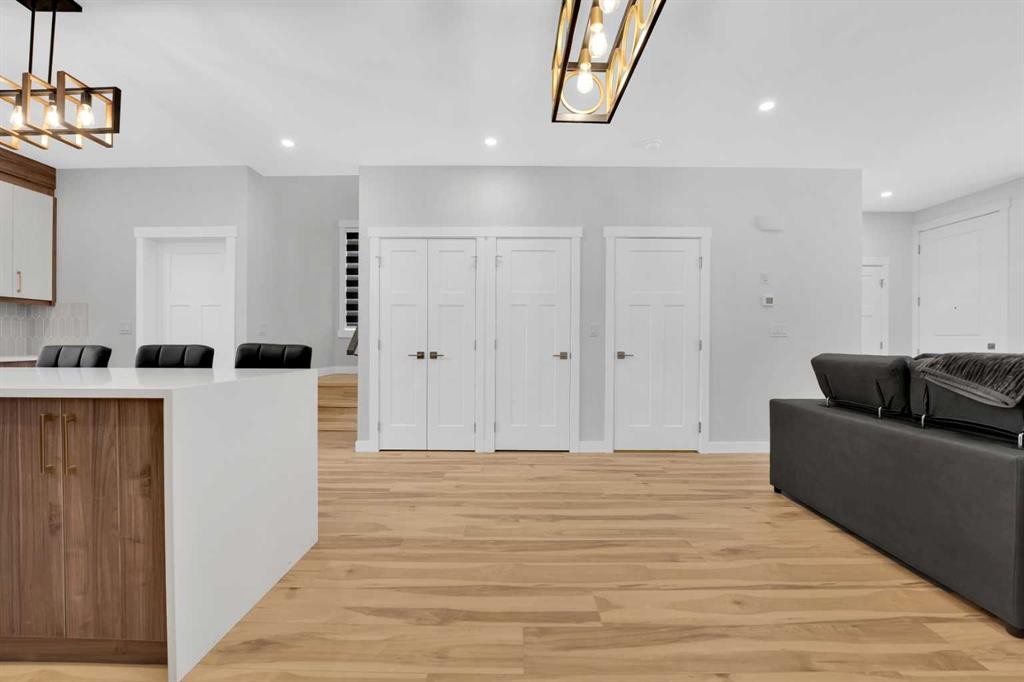 216 99 Avenue Se, Calgary, AB - Indoor