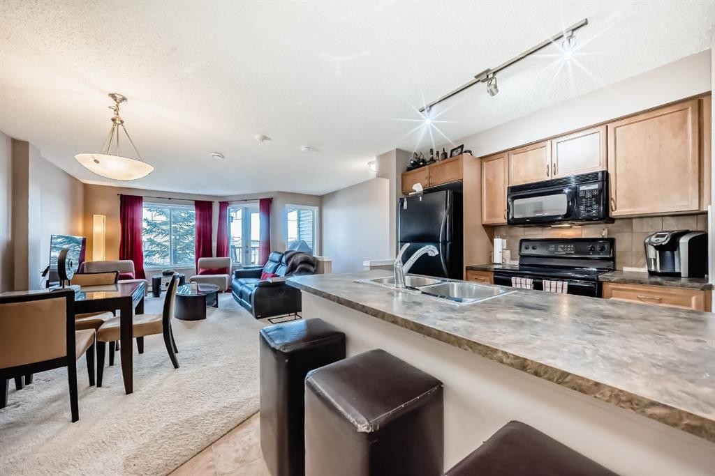 10-21 Mckenzie Towne Gate Se, Calgary, AB - Indoor Photo Showing Kitchen With Double Sink