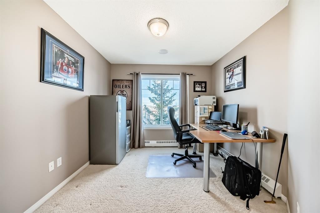 10-21 Mckenzie Towne Gate Se, Calgary, AB - Indoor Photo Showing Office
