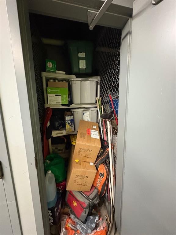 10-21 Mckenzie Towne Gate Se, Calgary, AB - Indoor