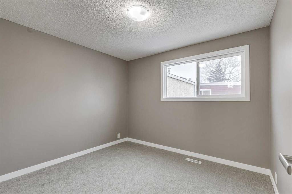 4316 4A Avenue, Calgary, AB - Indoor Photo Showing Other Room