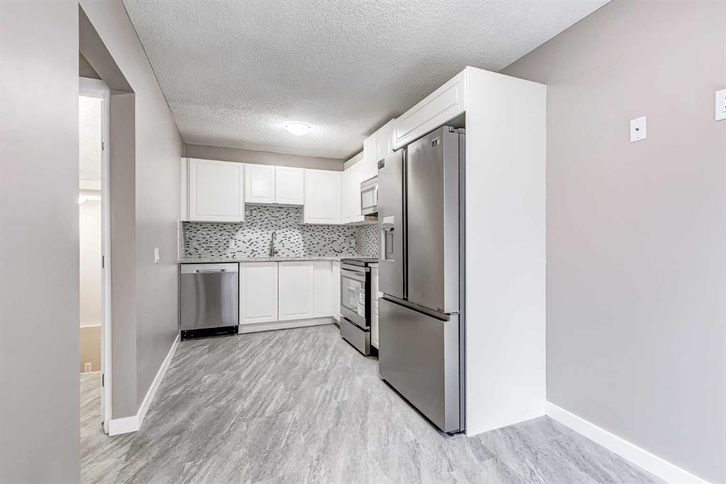 4316 4A Avenue, Calgary, AB - Indoor Photo Showing Kitchen With Stainless Steel Kitchen