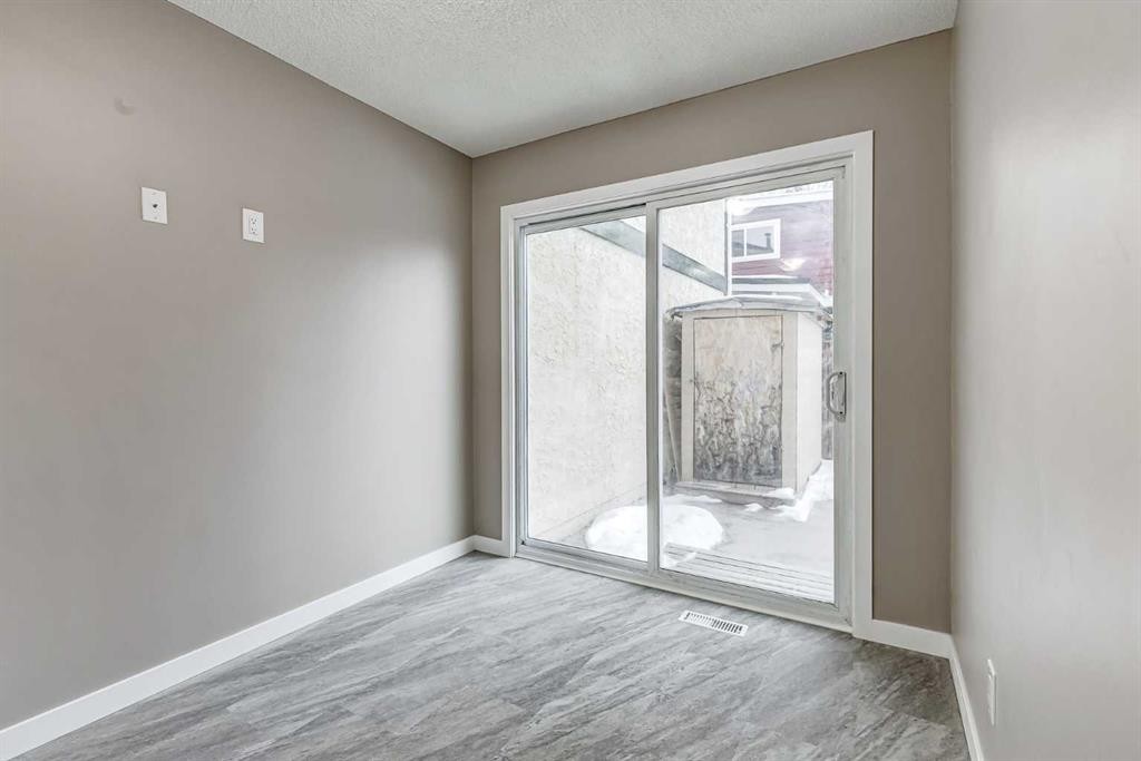 4316 4A Avenue, Calgary, AB - Indoor Photo Showing Other Room