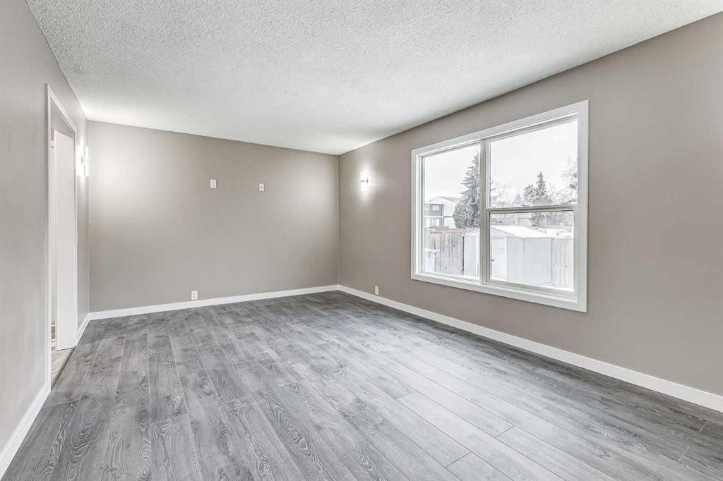 4316 4A Avenue, Calgary, AB - Indoor Photo Showing Other Room